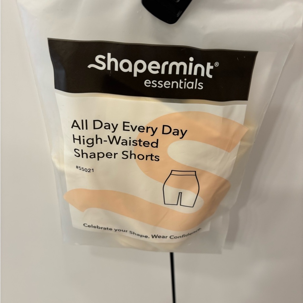 Shapermint Essentials
All Day Every Day High Waisted Shaper shorts - Picture 3 of 3